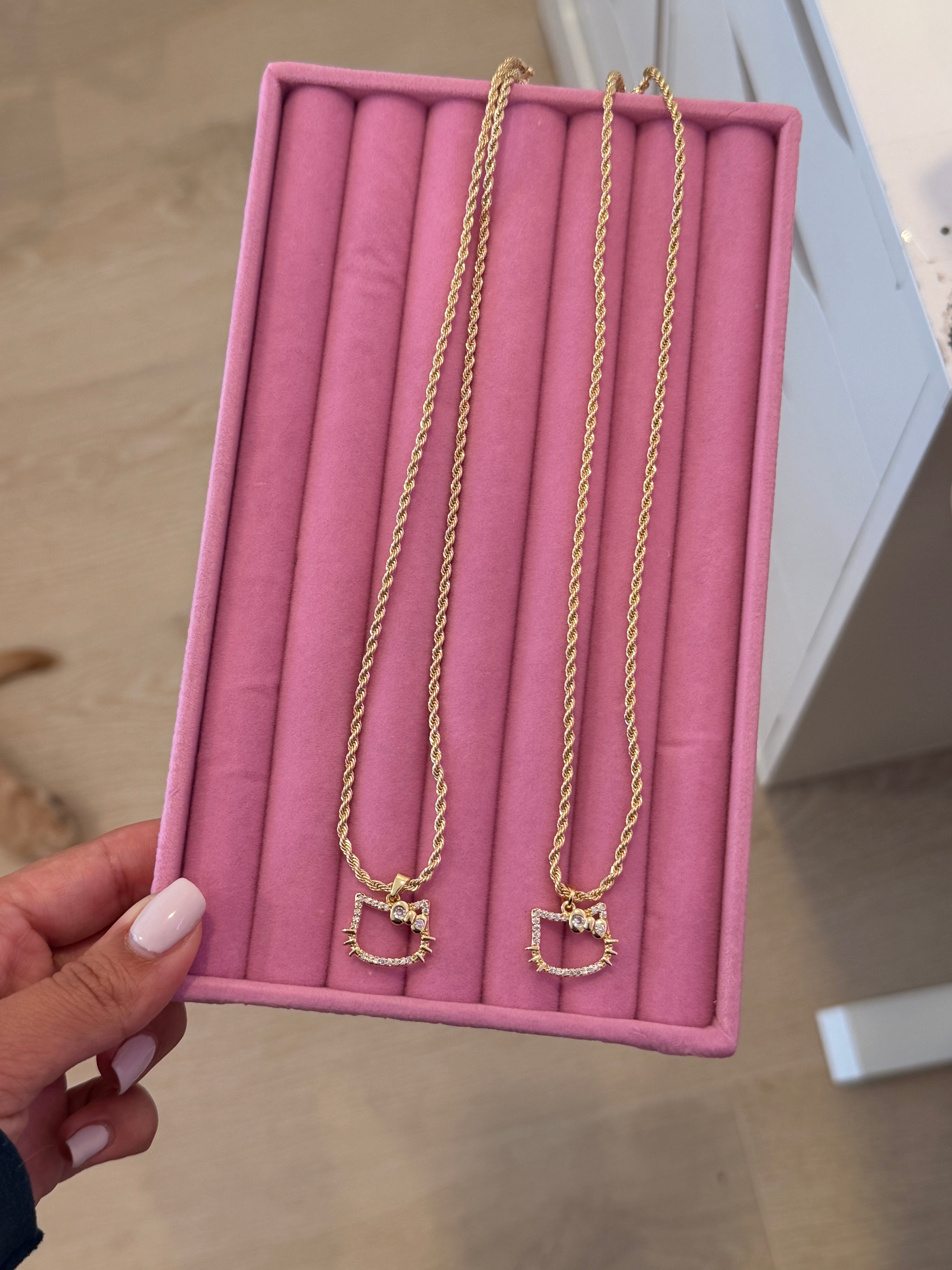 Kitty Outline Necklace