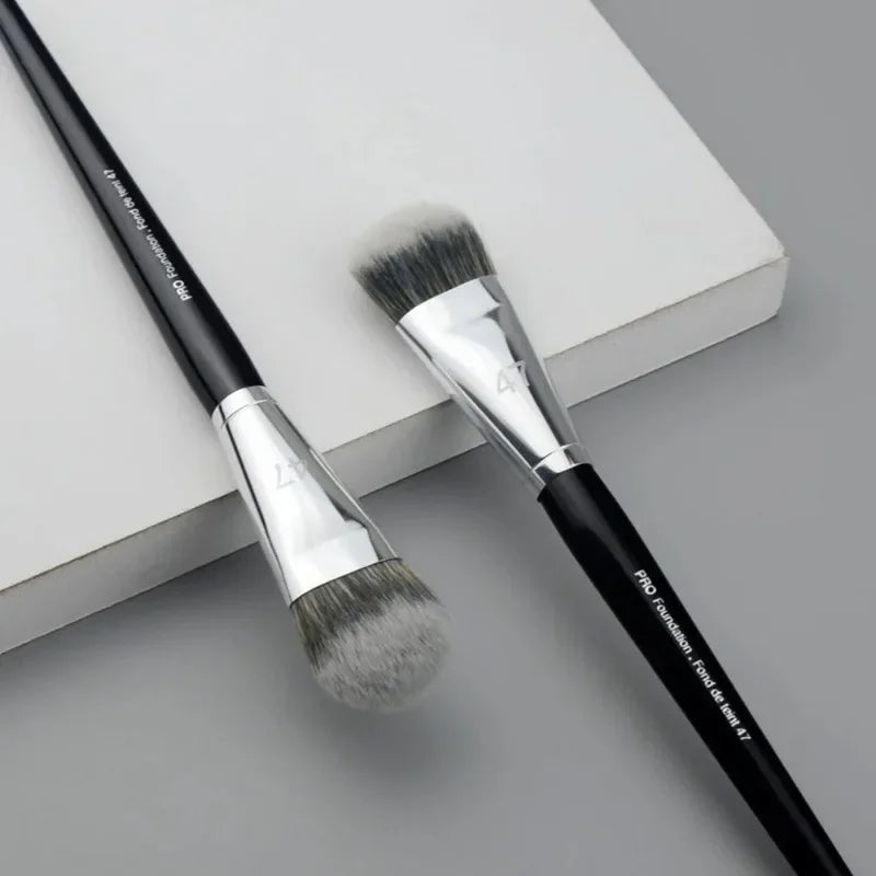 Liquid Foundation & Shadow Repair Brush