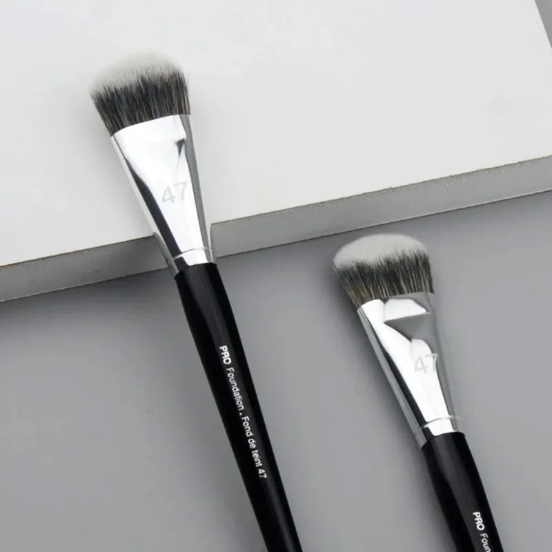 Liquid Foundation & Shadow Repair Brush